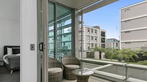 Unclassified image, 3 of 28, button - A Gorgeous 1 Bed Retreat at Lighter Quay North (Auckland)