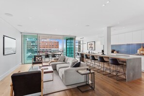 Smart TV, stereo - QV Stays Pure Luxury on the Viaduct (Auckland)