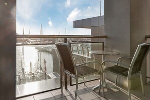 Property grounds - QV Stays Cosy 2 Bedroom Apartment with Water View (Auckland)