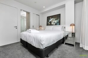 2 عدّة غرف نوم ومكتب ومكواة/لوح كي وواي فاي