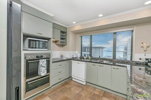 Private kitchen - QV Stays Front Stage City Lights (Auckland)