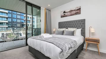 2 bedrooms, desk, iron/ironing board, WiFi