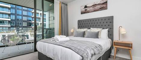 2 bedrooms, desk, iron/ironing board, WiFi