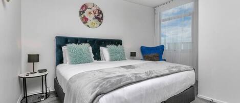 3 bedrooms, iron/ironing board, WiFi, bed sheets