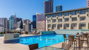 Piscina coperta, una piscina riscaldata