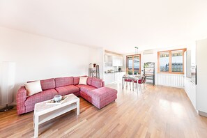 Apartment, Pool View | Living area | 30-inch TV with satellite channels - La Piopa 2 20 con piscina  (Polpenazze del Garda)