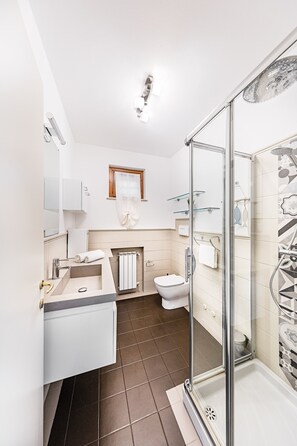 Apartament, vistes a la piscina | Bany