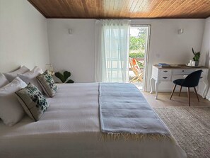 1 bedroom, iron/ironing board, free WiFi, bed sheets - Casa T1 Zona Calma Varanda Jardim a 5 Minutos das Praias da Costa da Caparica (Charneca de Caparica)