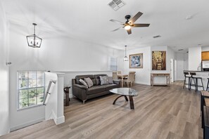 TV - Welcome to Your Condo
(Kissimmee)