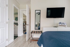 1 habitación, tabla de planchar con plancha, cuna de viaje y wifi 