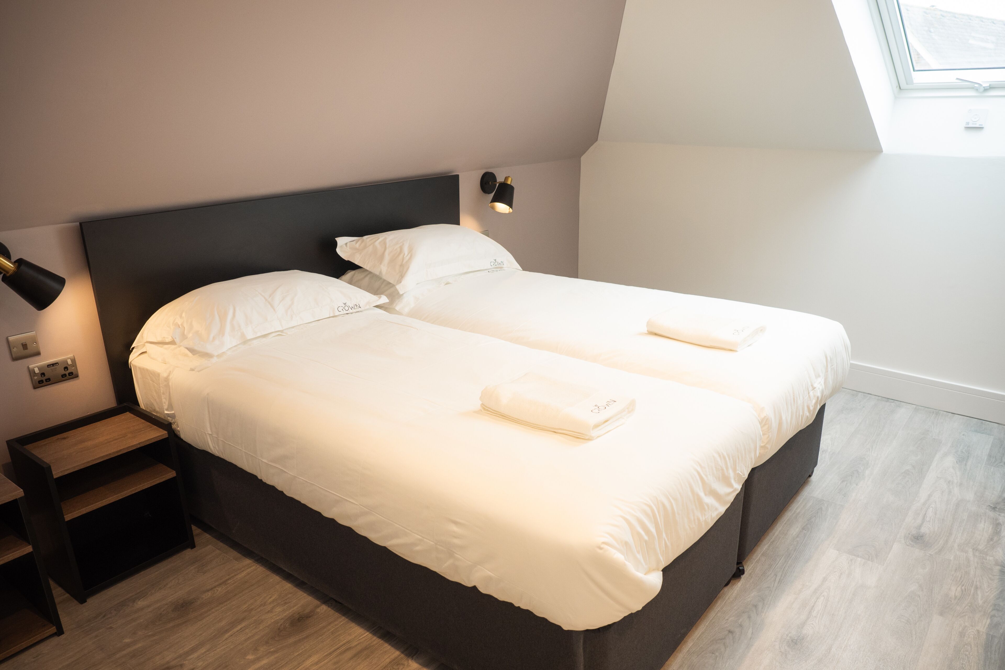 Deluxe kamer, 1 twee- of 2 eenpersoonsbedden | Lakens van Egyptisch katoen, luxe beddengoed, een kluis op de kamer