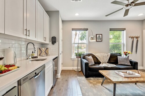 Prime Luxury: New Townhouse in Tampa's Best Spot!