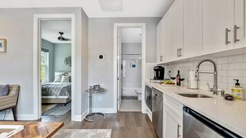 1 chambre, fer et planche Ă repasser, Wi-Fi, draps fournis