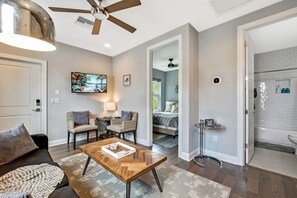 1 bedroom, iron/ironing board, WiFi, bed sheets - Prime Luxury: New Townhouse in Tampa's Best Spot! (Tampa)