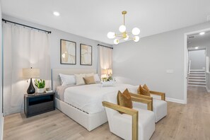 4 Schlafzimmer, Schreibtisch, Bügeleisen/Bügelbrett, Reisekinderbett