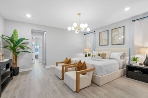 4 bedrooms, desk, iron/ironing board, travel crib - 5 star Luxury-NEW built GEM in Prime SOHO/HydePark (Tampa)