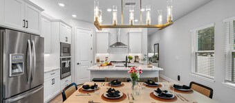 5 star Luxury-NEW built GEM in Prime SOHO/HydePark