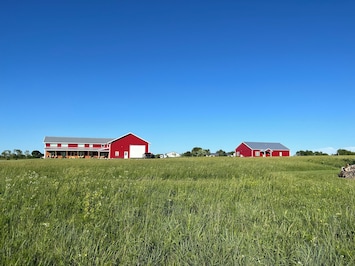 The Red Barn & Guesthouse