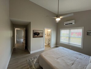 3 bedrooms, desk, iron/ironing board, travel crib