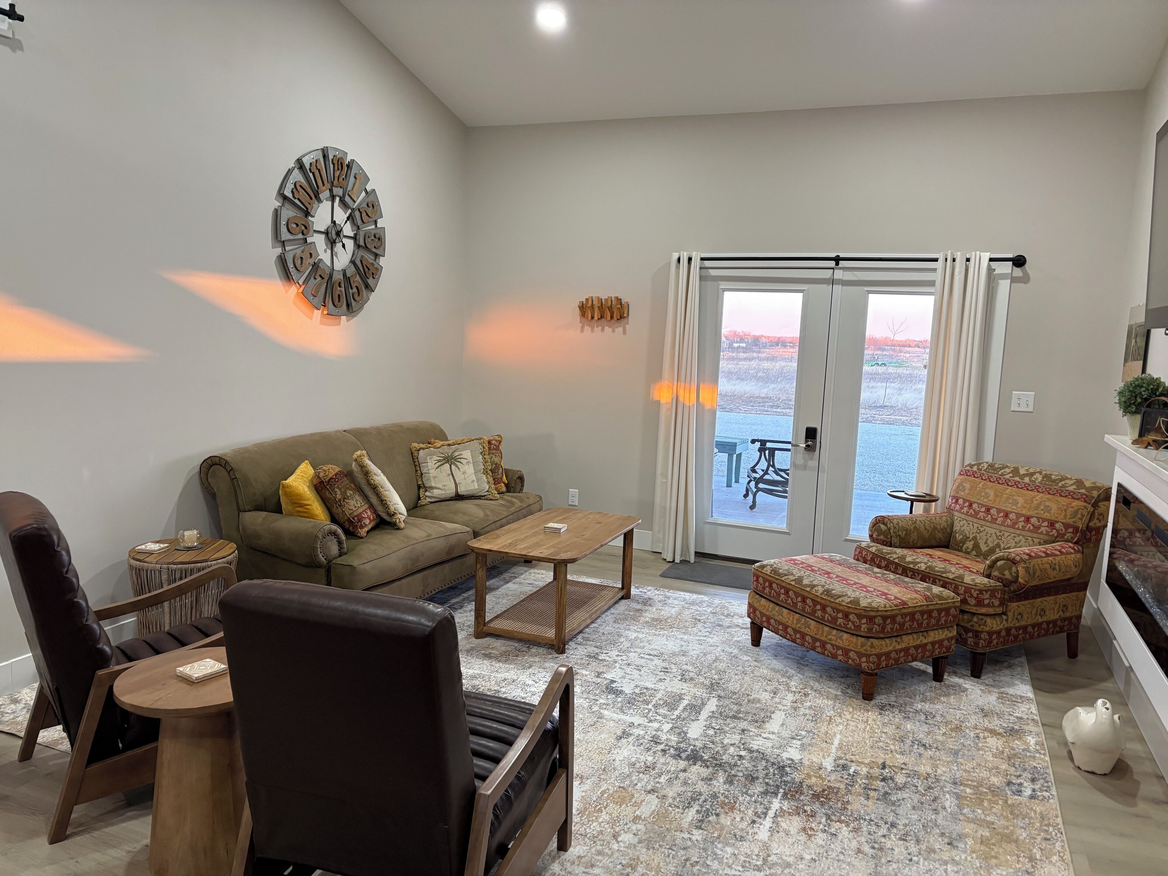 Smart TV, fireplace, books, printers