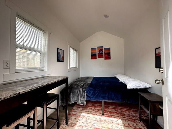 1 bedroom, WiFi, bed sheets