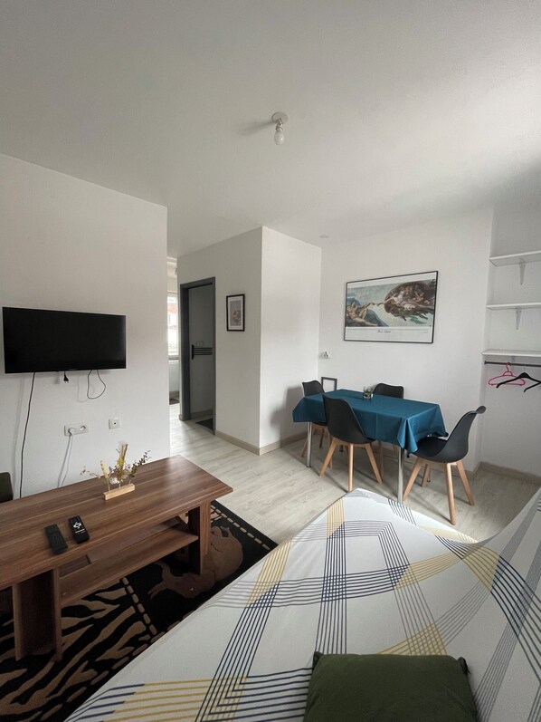 Iron/ironing board, free WiFi, bed sheets - Apartment near the Citadel and Saint-Leu district (Amiens)