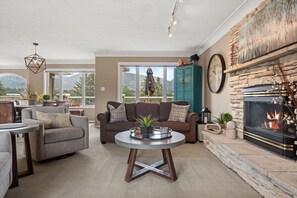 Smart TV, fireplace, stereo