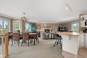 Dining - Mountain Manor | Lake Views & Access | Fenced Yard (Invermere)