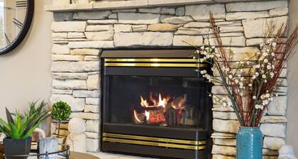 Mountain Manor | Lake Views & Access | Fenced Yard