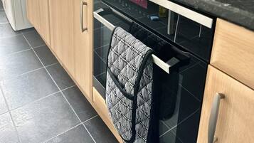 Microonde, forno, piano cottura, lavastoviglie