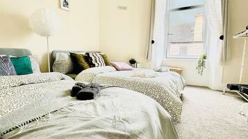 2 bedrooms, iron/ironing board, WiFi, bed sheets
