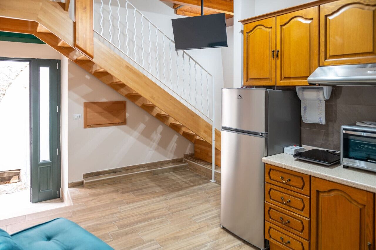 Réfrigérateur, four, plaque de cuisson, cafetière/bouilloire