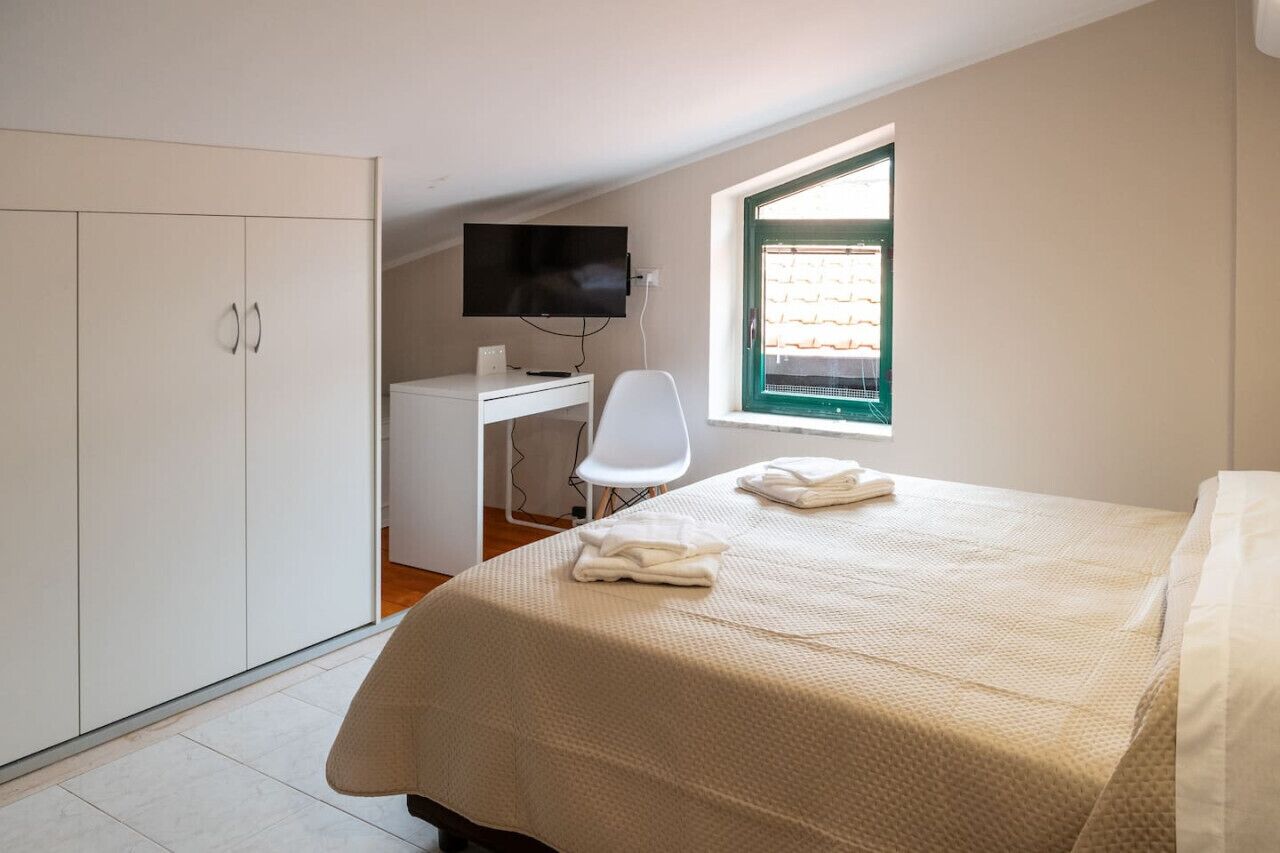 1 bedroom, desk, free WiFi