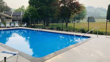 Een verwarmd zwembad