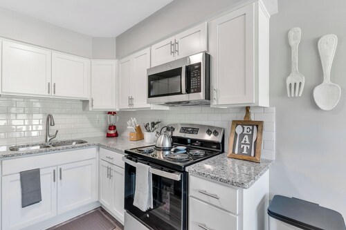 Stylish Groveland 2BR/2.5 Bath Townhome- Unit 6643