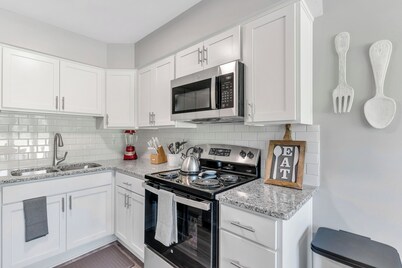 Stylish Groveland 2BR/2.5 Bath Townhome- Unit 6643