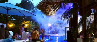 GECKO "LOFT" BUNGALOW Boutique Resort, Awesome Pool! FREE Int'l Airport Shuttle