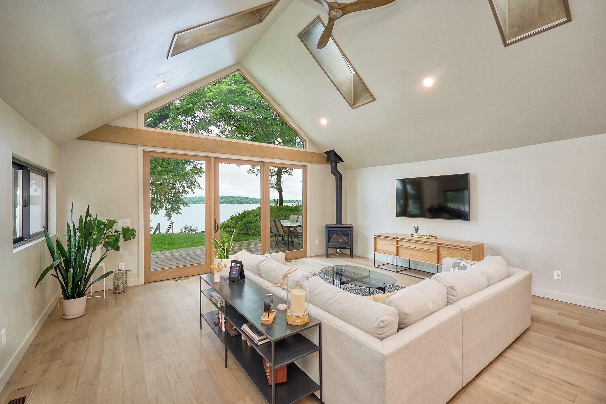 Serenity Shore: Modern Getaway