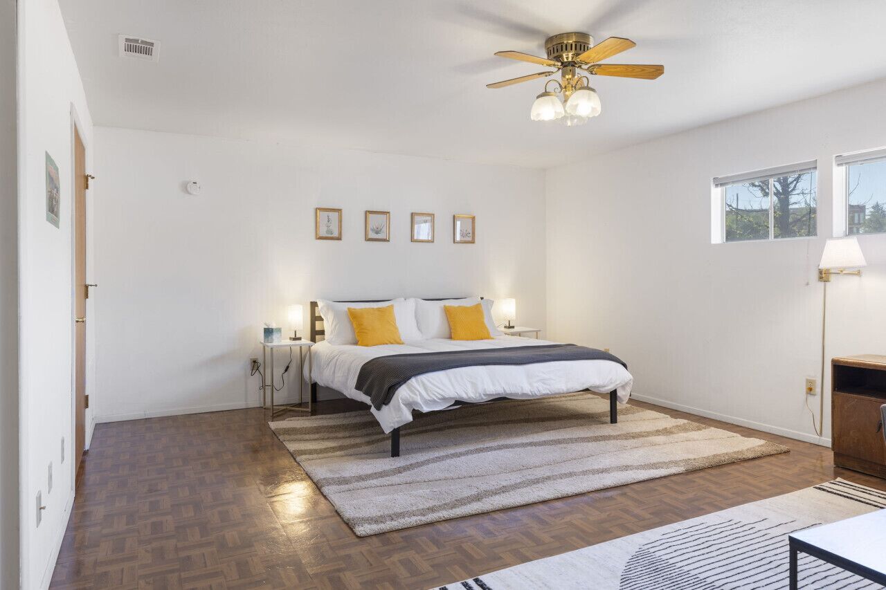 3 bedrooms, desk, iron/ironing board, travel crib