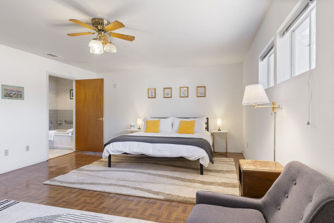 3 bedrooms, desk, iron/ironing board, travel crib