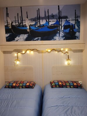 2 bedrooms, iron/ironing board, WiFi