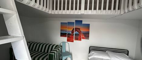 3 bedrooms, WiFi, bed sheets