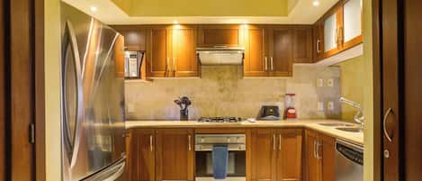 Apartment, 1 King Bed with Sofa bed | Private kitchen | Coffee/tea maker, dining tables