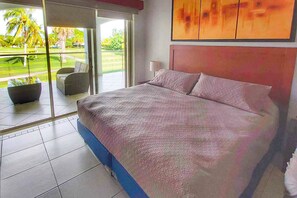 Leilighet, 2 soverom, balkong | Safe på rommet, individuelt dekorert og individuelt innredet