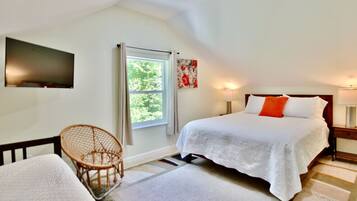 5 bedrooms, travel crib, free WiFi, bed sheets