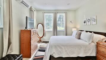 5 bedrooms, travel cot, free WiFi, bed sheets