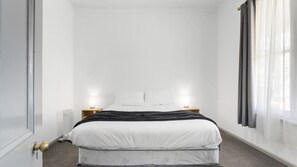 3 makuuhuonetta, silitysrauta/-lauta, ilmainen Wi-Fi, vuodevaatteet