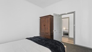 3 bedrooms, iron/ironing board, free WiFi, bed sheets