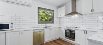 Charming Cottage-Stylish Haven!