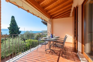Appartement, vue piscine | Terrasse/Patio